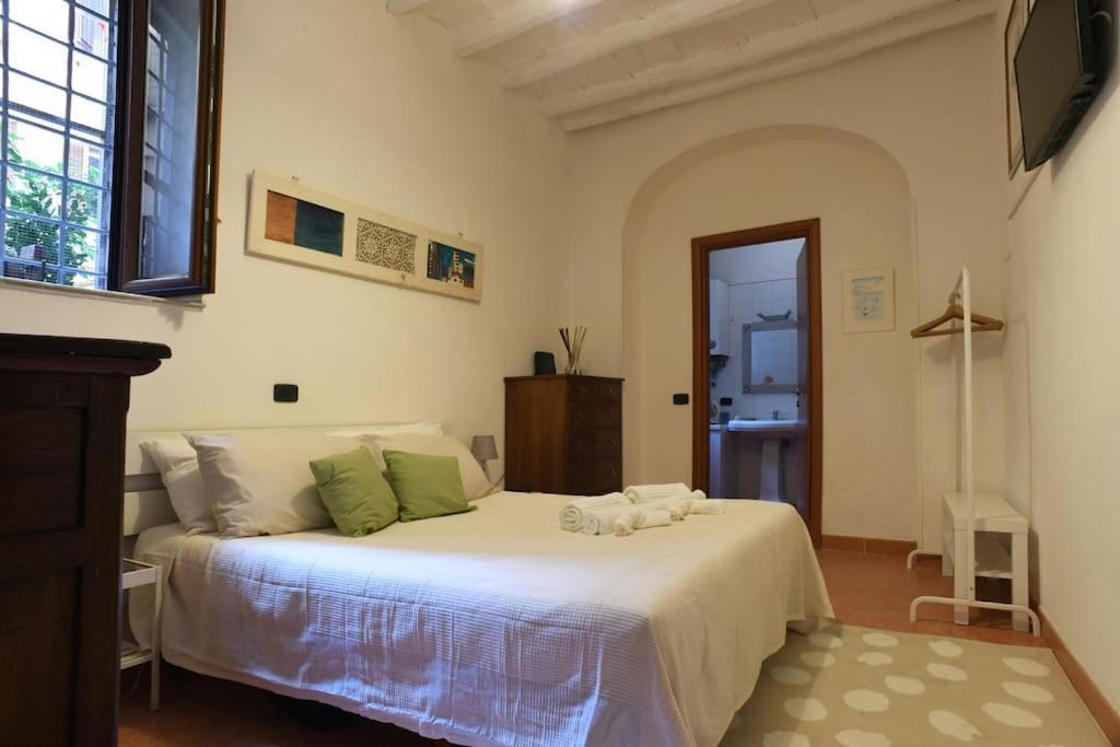 Locanda Cappellari - Campo De' Fiori Рим Екстер'єр фото